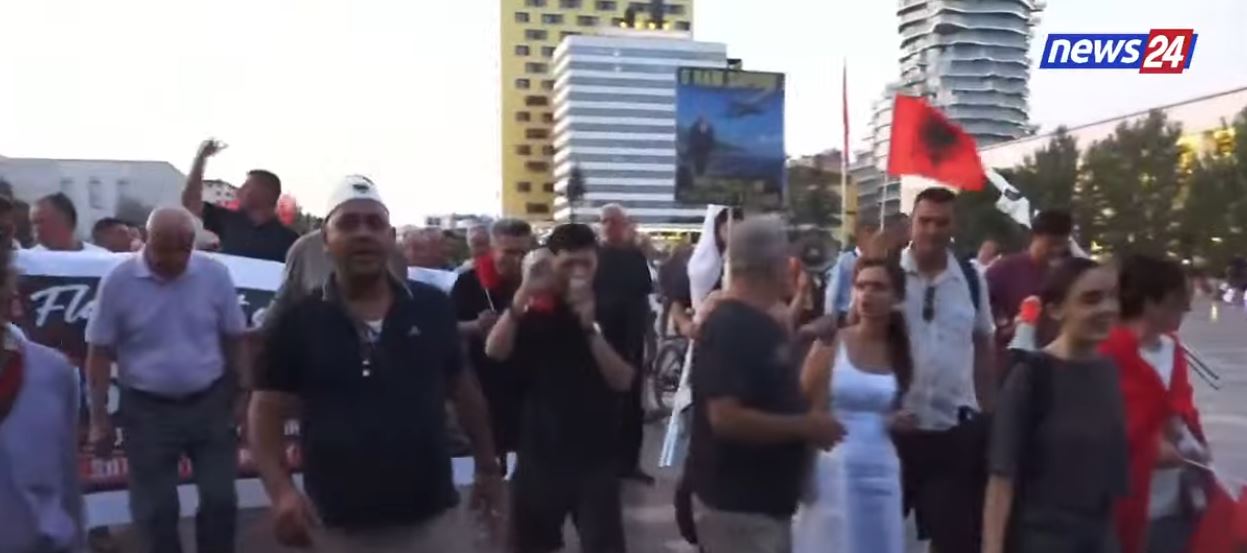 LIVE   Shqipëria kërkon revolucion   Nis marshimi i qytetarëve nga sheshi  Skënderbej  drejt Kryeministrisë  shqip   