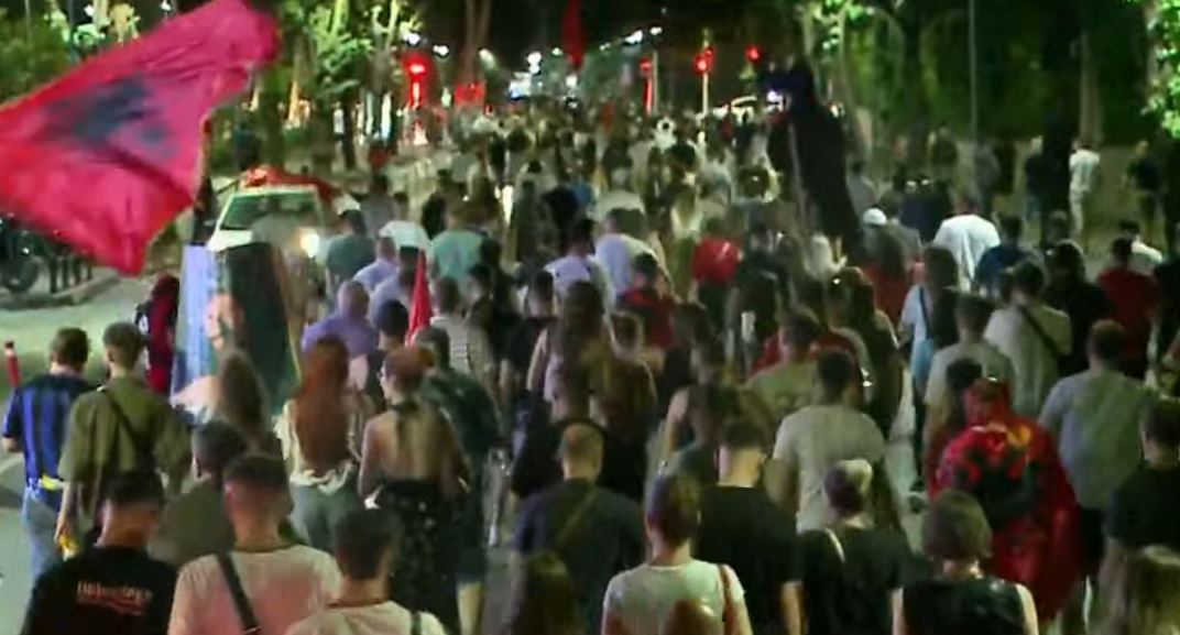 VIDEO  Mbyllet protesta e 67 kundër qeverisë   Nesër më shumë   qytetarët të vendosur  Rama jep dorëheqjen  Shqipëria kërkon r   