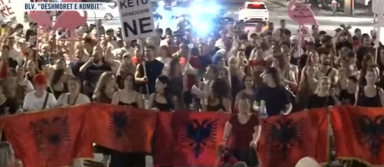 80-dite-revolucion-flamingo-qytetaret-nuk-terhiqen-nga-kerkesat-kerkohet-doreheqja-e-edi-rames