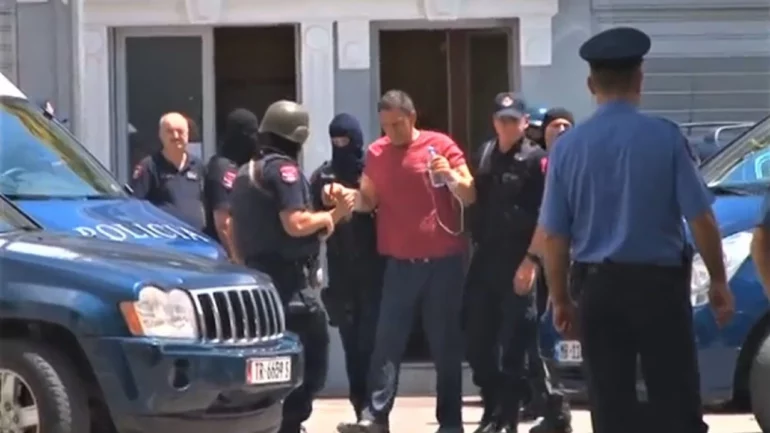 I ndërroi jetë nëna/ Ardian Çapja, i dënuar me burgim të përjetshëm kërkon leje për të marrë pjesë në ceremoninë e varrimit