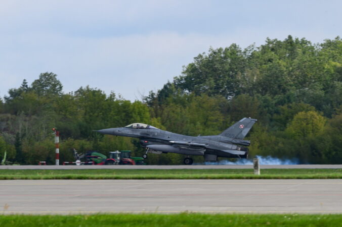 Poland F 16