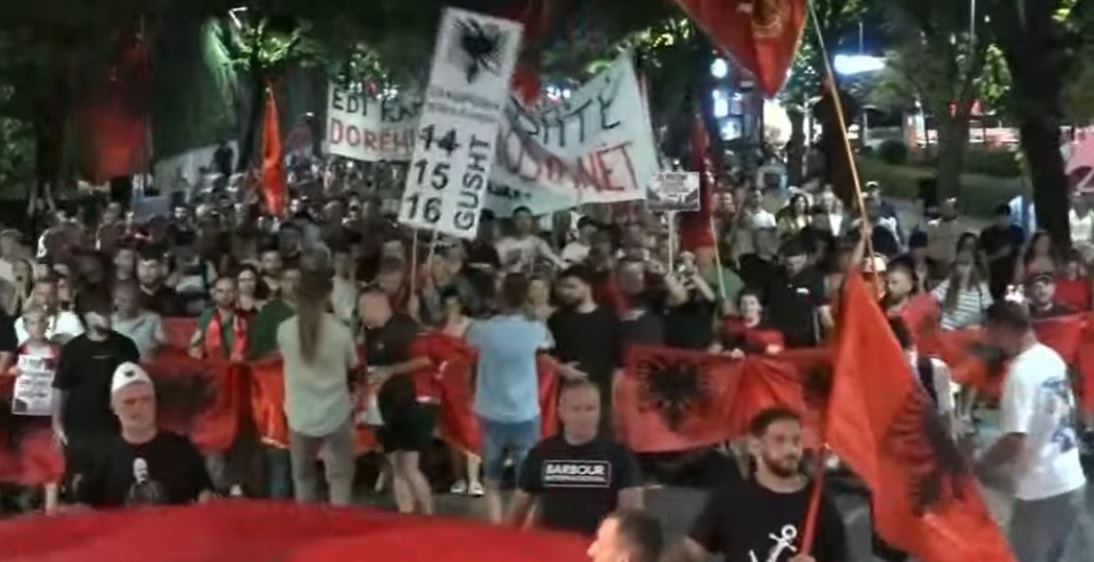 Diaspora masivisht në revoltën kundër Ramës   Nesër më shumë   mbyllet protesta e 77 të  shqiptarët kërkojnë dorëheqjen e pane   