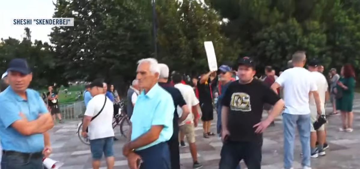 LIVE  Revolta e 68 kundër qeverisë  nis marshimi i qytetarëve drejt Kryeministrisë  kërkojnë largimin e Ramës
