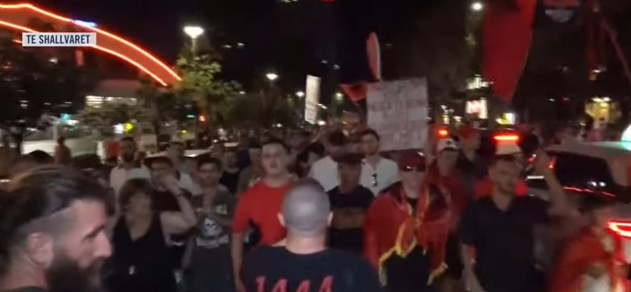 LIVE  71 ditë qëndresë  revoltë  Marshim protestë në rrugët e Tiranës  kërkojnë largimin e Ramës  Ju erdhi fundi