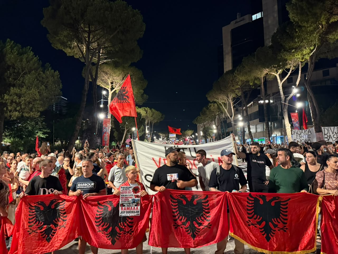 Sot dita e 78 të e protestës   Diaspora i bashkohet sërish revoltës në shesh  Kërkojmë dorëheqjen e Ramës