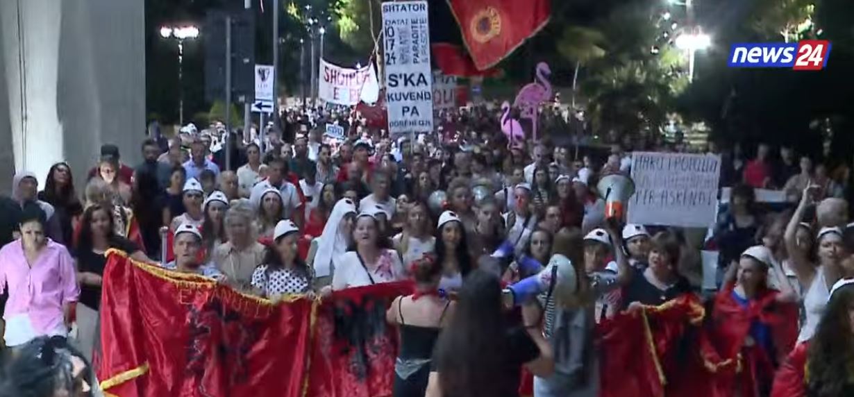 LIVE   Shqipëria kërkon revolucion   Revolta e 82 të kundër Ramës  marshim protestë në rrugët e kryeqytetit  Posht   