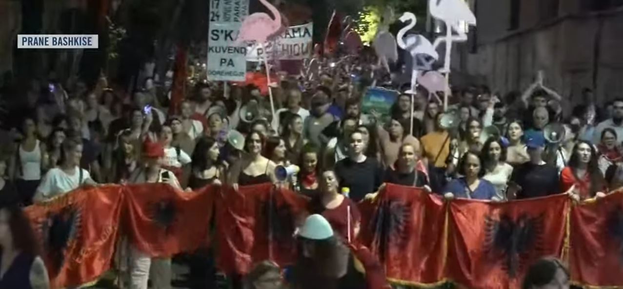 Live  Marshim protestë në rrugët e Tiranës  qytetarët kërkojnë dorëheqjen e panegociueshme të Ramës  Ju erdhi fundi