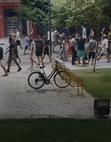 Festa kthehet në protestë  Të rinjtë në Lushnje mbushin sheshin me thirrjet  Rama  jepe dorëheqjen  VIDEO 