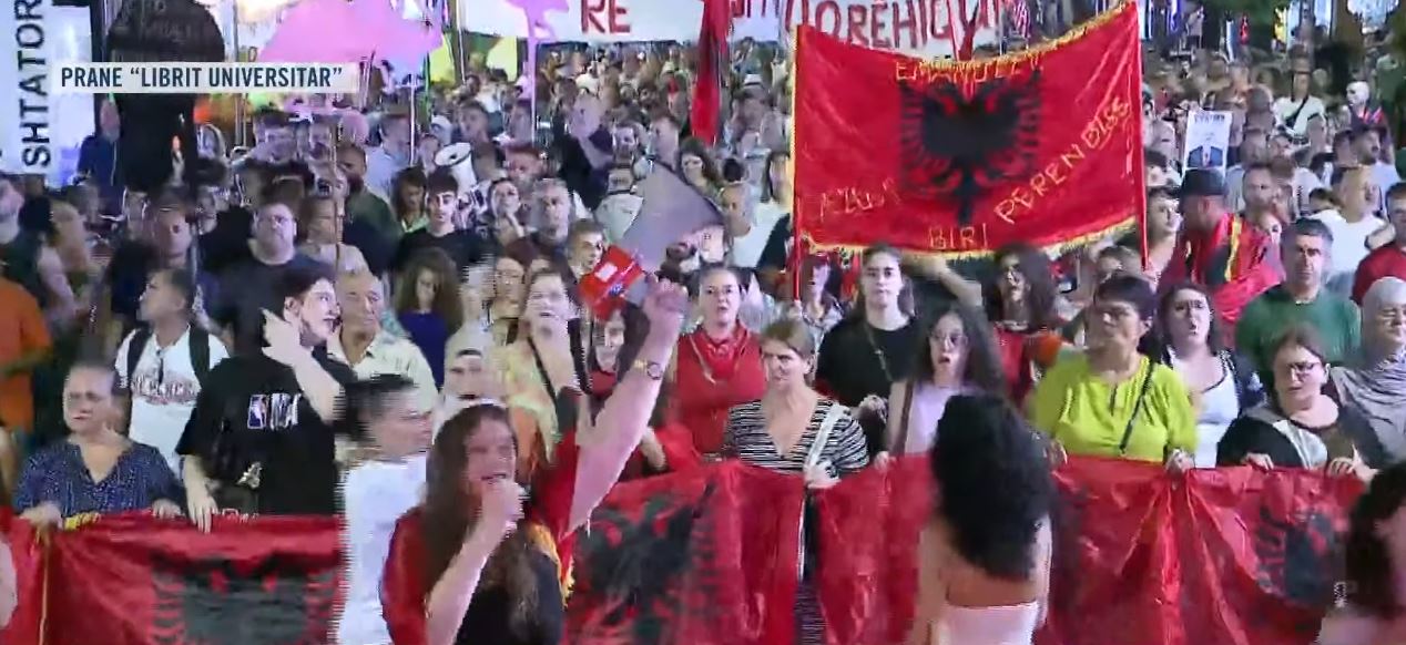  Rama në burg  Berisha në burg   Vijon marshimi i protestuesve në rrugët e Tiranës  brohoritje në kor kundër qeverisë