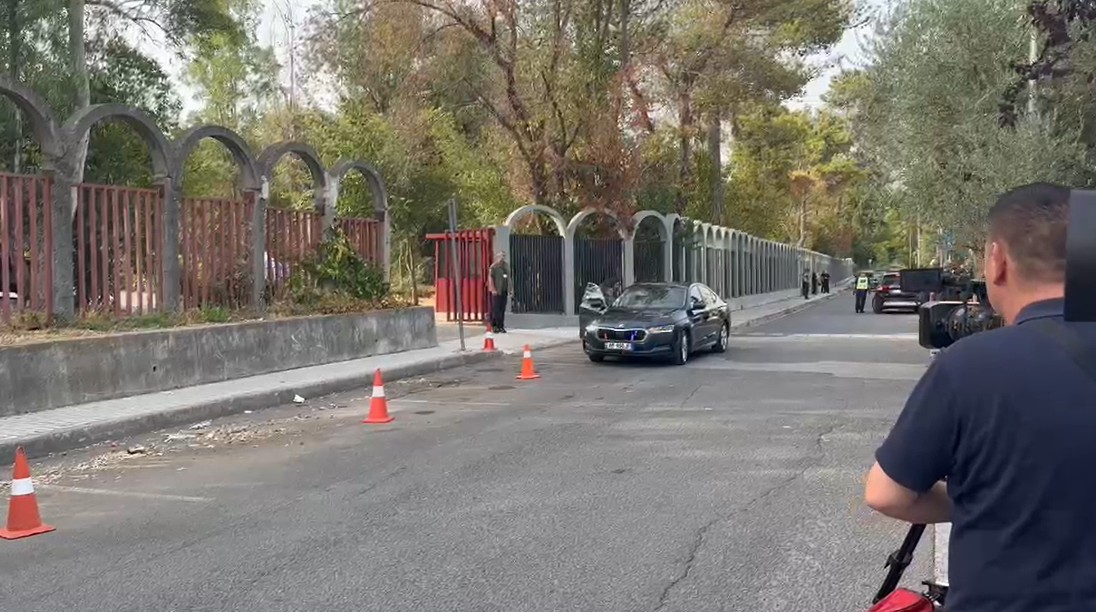S është selia e PS dhe as Pallati i Brigadave  Frikë nga vezët e protestuesve  Rama ndryshon vendin  ja ku po mbahet mbl   