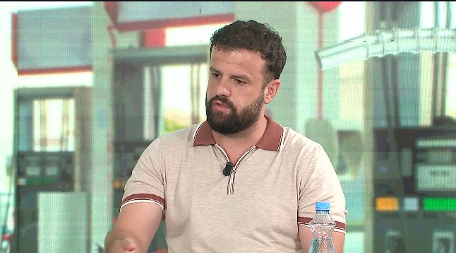 Paralajmërimi për reduktimin e flotës urbane   Mbi 250 mijë qytetarë përdorin transportin publik   kreu i shoqatës  Dashnor Me   