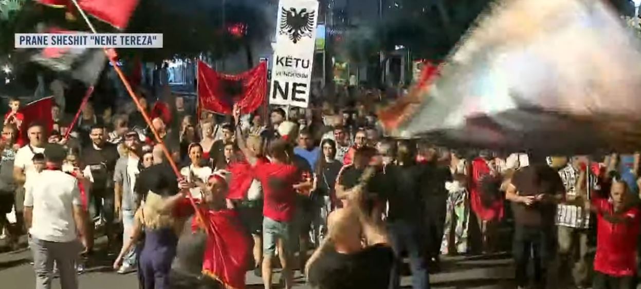 LIVE  Revolta e 66 kundër qeverisë  largimi i Ramës kërkesë e panegociueshme  protestuesit të vendosur  Shqipëria kërkon revol   