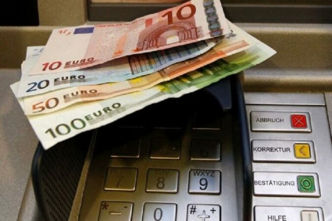 Këmbimi valutor/ Nga euro te paundi, ja me sa blihen dhe shiten monedhat kryesore