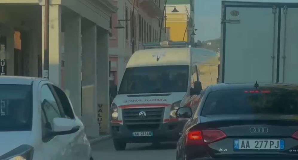 Sherri mes dy shitësve të biletave degradon në plagosje me thikë në portin e Vlorës  arrestohet autori