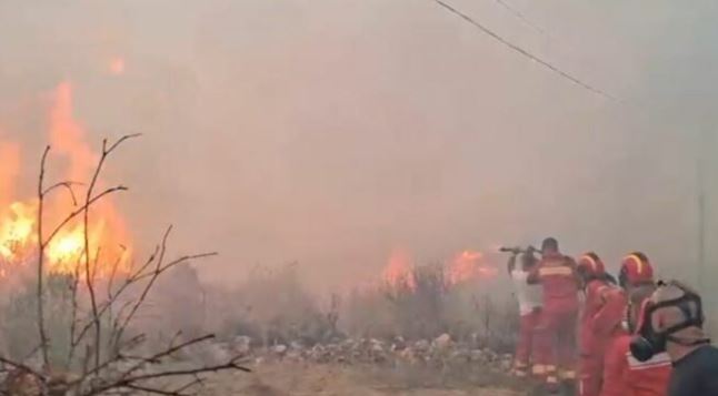 video-situata-me-zjarret-ne-diber-vatra-aktive-ne-martanesh-ekipet-zjarrfikese-ne-terren
