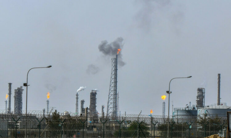 098c8317 Oil Refinery Mid East