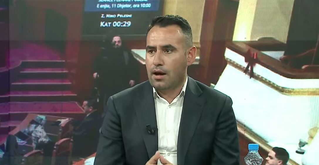 Toska denoncon pasurimin e shpejtë të zyrtarëve të Tatimeve  Ushtari i Ceno Klosit ndërtoi kompleks turistik në Borsh për një    