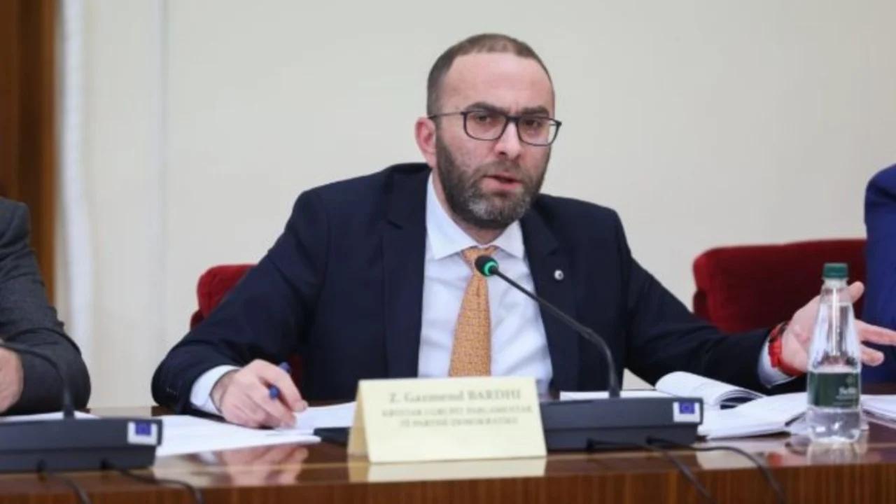  Ministrinë e Energjisë ma lini mua    Bardhi reagon mbi audiopërgjimet e Ron Yeffet  Kush e drejton realisht shtetin  Duhet t   