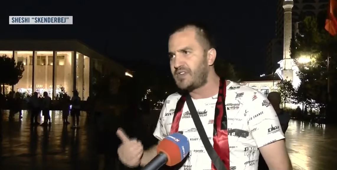  Rama sillet si sulltan  U thotë qytetarëve të qepin gojën   Qytetari  I kanë dalë kundër edhe të tijtë  Shteti ka rënë