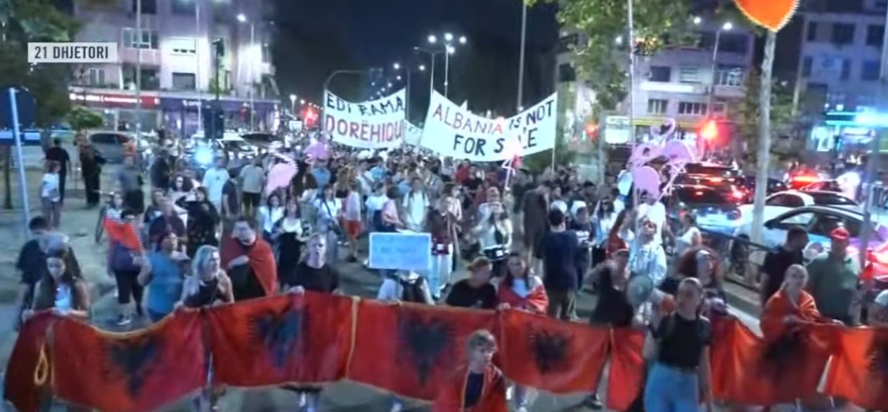 102 ditë protestë  Nuk ndalen protestuesit  vazhdojnë marshimin