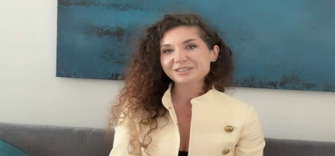 Vajza e Mirush Kabashit futet në politikë  Garon për Këshillin Bashkiak në Kanada  Mbështes protestat në Shqipëri  qytetarët p   