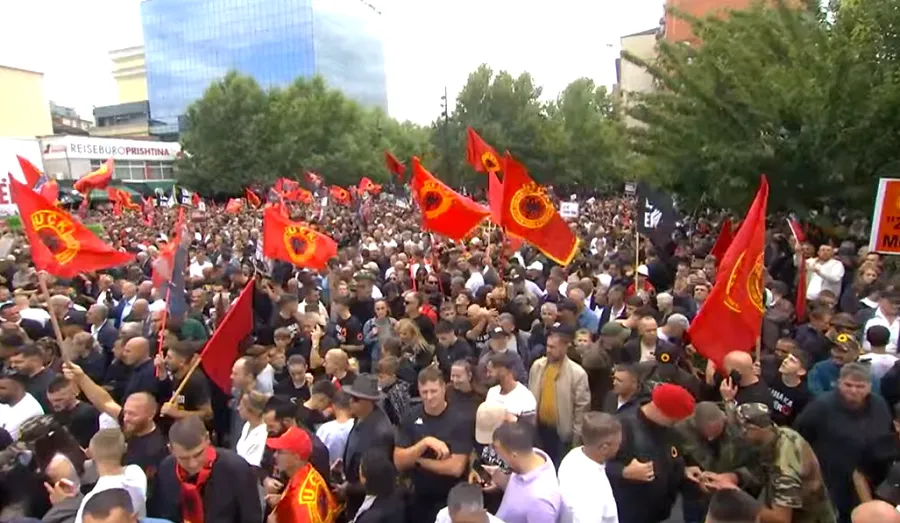 VIDEO   Drejtësi  dinjitet dhe kthimin e krerëve të UÇK së   organizatorët e  Marshit për Liri   Kosova po ju pret   