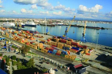 640 0 Konteniere Porti I Durresit 1010