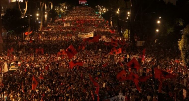  Rama jep dorëheqjen   Protesta e 116 të në Tiranë  shqiptarët në revoltë kundër qeverisë  Shteti ka rënë