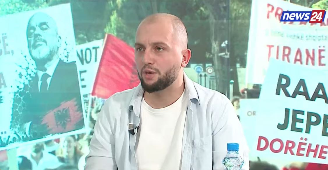 ia-hoqem-masken-regjimit-100-dite-qendrese-aktivisti-edison-lika-ne-news24-neser-i-presim-me-veze-deputetet-te-kuvendi
