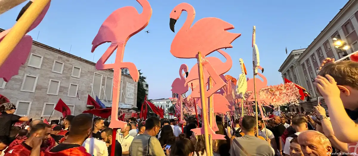 100 ditë revoltë në Shqipëri  DW  Protestuesit nuk heqin dorë  bëjnë thirrje për dorëheqjen e Ramës 