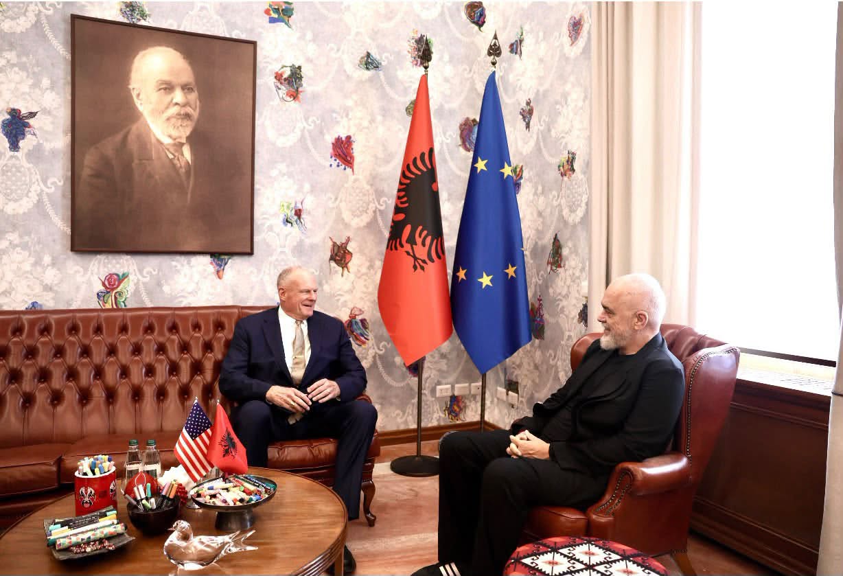  Welcome   Në zyrë me ambasadorin e ri të SHBA ve  Rama nxjerr foto nga takimi me Eric Wendt