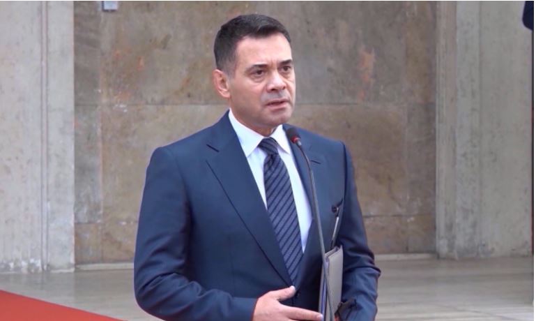 Denoncimi i Ahmetajt  Rama firmosi për  Eco Park  un që paratë t i marrë fëmija i tij  Urdhëroi edhe procedurë të përshpejtuar