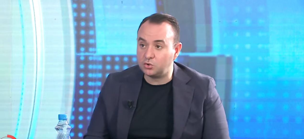  Roni Yeffet 1 muaj më parë drekonte Ballukun  i dha partnerit tender pa garë   Balliu  Komisioni Hetimor do të hetojë dhe dëb   