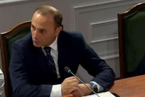 VIDEO- “Nuk kam frikë nga askush veç Zotit”/ Ngërçi me pagat, kreu i Unionit të Gjyqtarëve “shpërthen” te “Ligjet”: Nëse do bëni atentat dhe puç kushtetues…