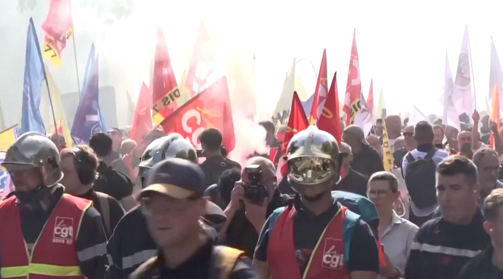 franca-ndizet-serish-nga-protestat-nxenesit-bllokojne-qindra-shkolla-sektori-publik-ne-greve-kunder-shkurtimeve-buxhetore