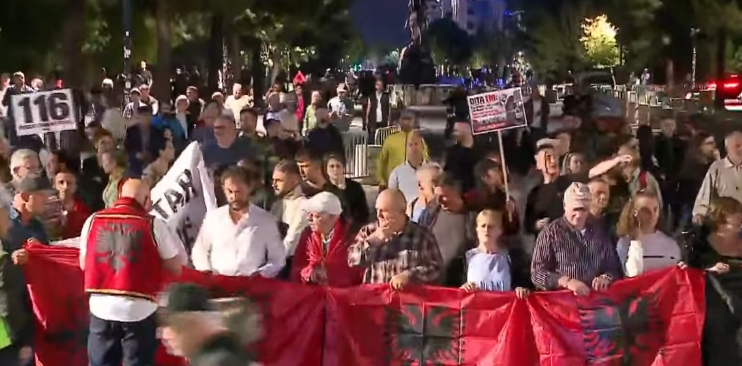 116 ditë revoltë  Marshimi i protestuesve drejt Kryeministrisë  Rama të japë dorëheqjen