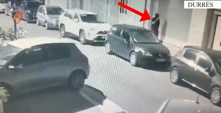 EMRAT/ I vunë tritol të komanduar me telefon një makinem, dy të arrestuar në Durrës