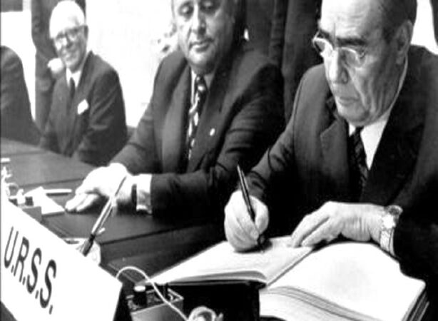 Foto Nga Samiti I Helsinkit 1975 Ose Portret I Leonid Brezhnjevit Për Të Kontrastuar Izolimin E Tiranës Me Diplomacinë Globale