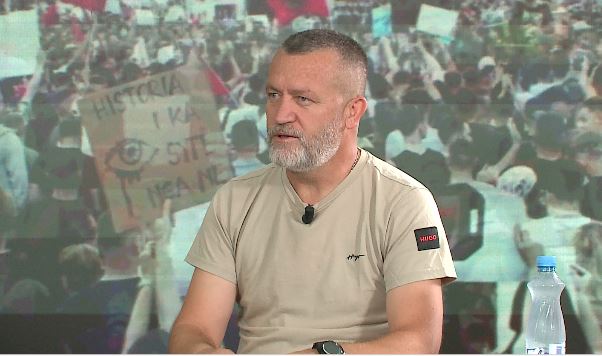 ma-moren-vellane-peng-shperthen-ish-ushtari-i-uck-se-jetojme-ne-sistem-mafioz-protesta-do-vijoje-e-fuqishme
