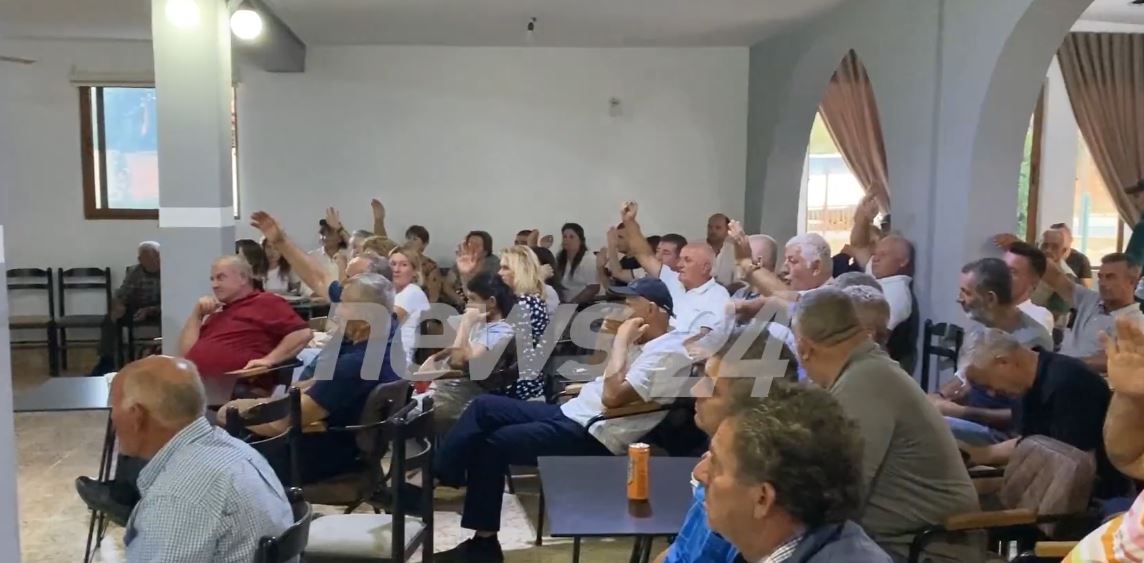 video-perfundon-degjesa-e-fundit-publike-per-reformen-territoriale-ne-divjake-banoret-kunder-shkrirjes-me-lushnjen