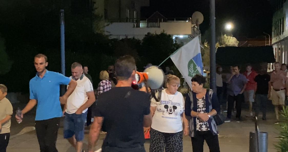 VIDEO  47 ditë protestë në Divjakë  banorët kundër propozimit të PS së për shkrirjen e bashkisë  Nuk heqim dorë nga revolta