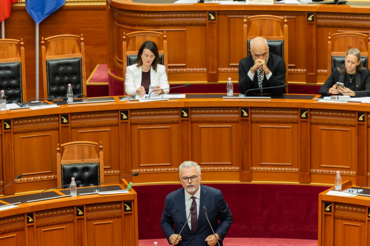 FOTOLAJM  Rama shkon në Kuvend  seanca maratonë vijon prej orës 10 00  Pritet të votohet drafti për pagat e gjyqtarëve