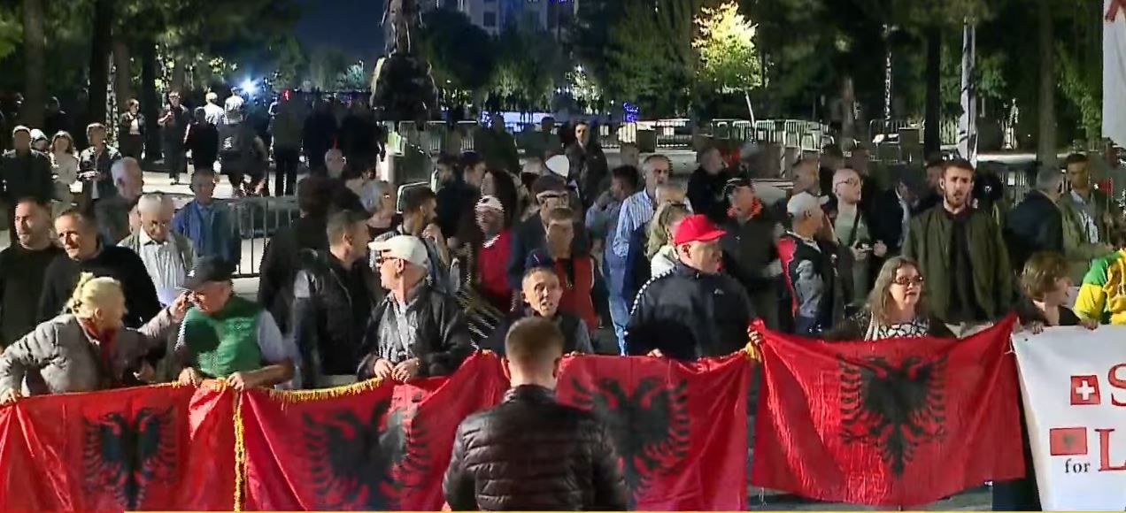  Shqipëria kërkon revolucion   qytetarët marshojnë drejt Kryeministrisë