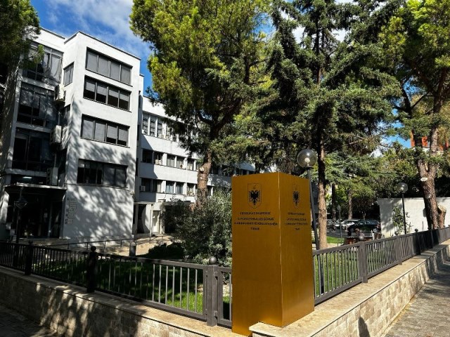 Ngërçi me pagat   Administrata e Dhomës Civile në Gjykatën e Tiranës hyn në bojkot