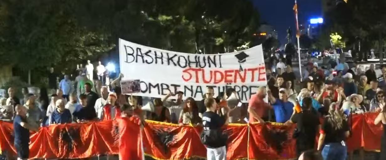 LIVE Revolta e 96 kundër Ramës  nis marshimi i qytetarëve nga sheshi  Skënderbej  drejt Kryeministrisë  Shqipëria kërkon   
