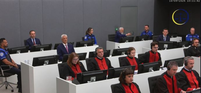 FOTOLAJM  Seanca në Hagë  dalin pamjet e para nga katër ish krerët e UÇK në sallën e gjyqit