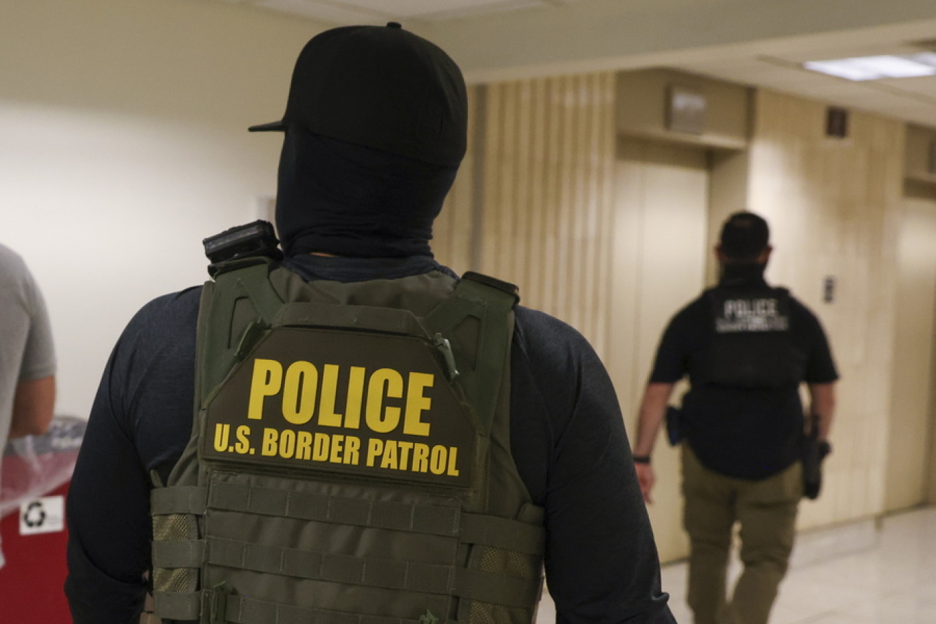 akuzohet-se-genjeu-fbi-ne-perpara-se-te-qellonte-nje-venezuelian-ne-minneapolis-agjenti-i-ice-se-deklarohet-i-pafajshem