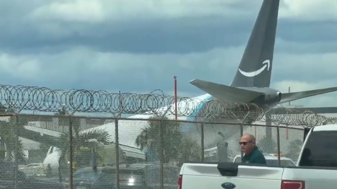 VIDEO  Aeroplani i Amazon del nga pista në aeroportin e Miamit  përplaset me automjete dhe përfshihet nga flakët