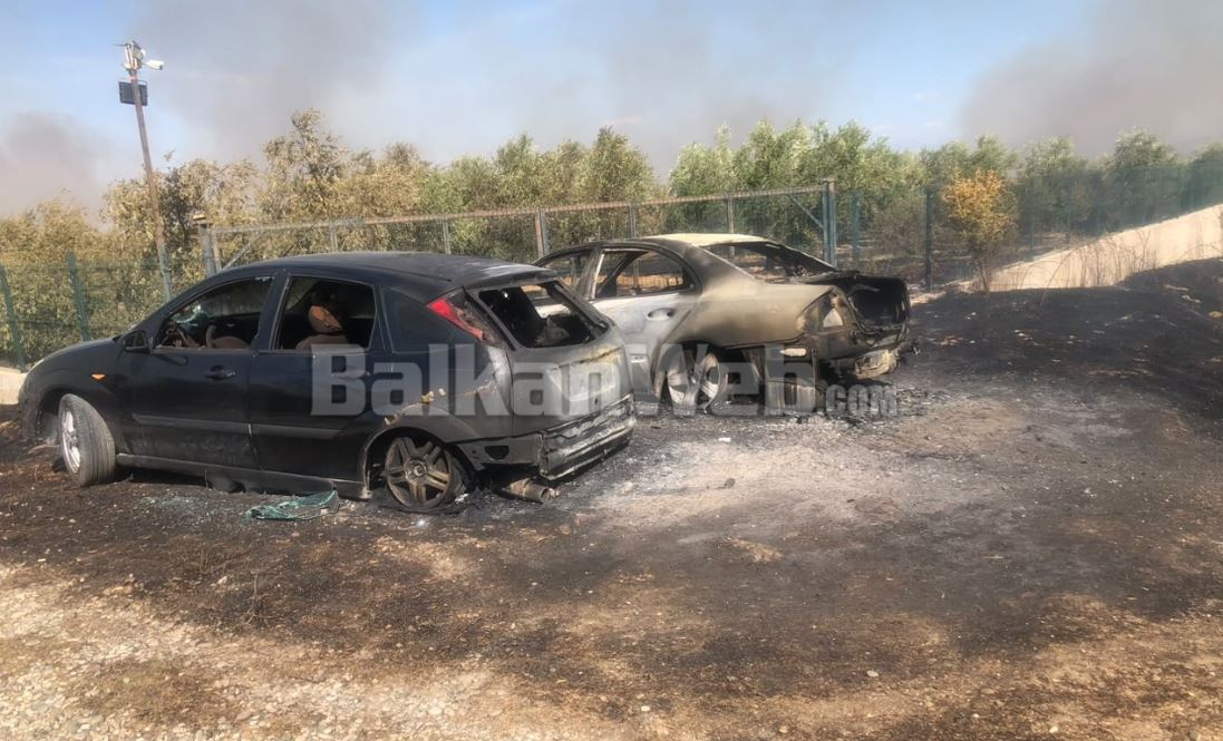 U nisën për të shuar flakët në Fier  shkrumbohen makinat private të dy policëve  FOTO 