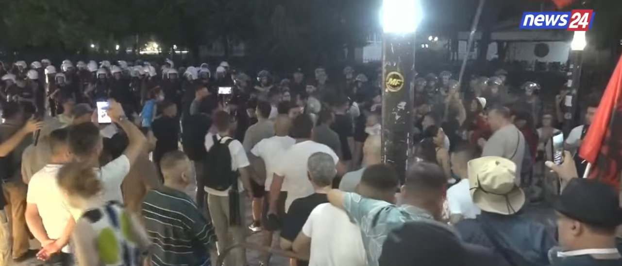  Pa drejtësi nuk ka Shqipëri    Protestuesit nisin marshimin  brohorasin në kor  Arrestoni Ramën 